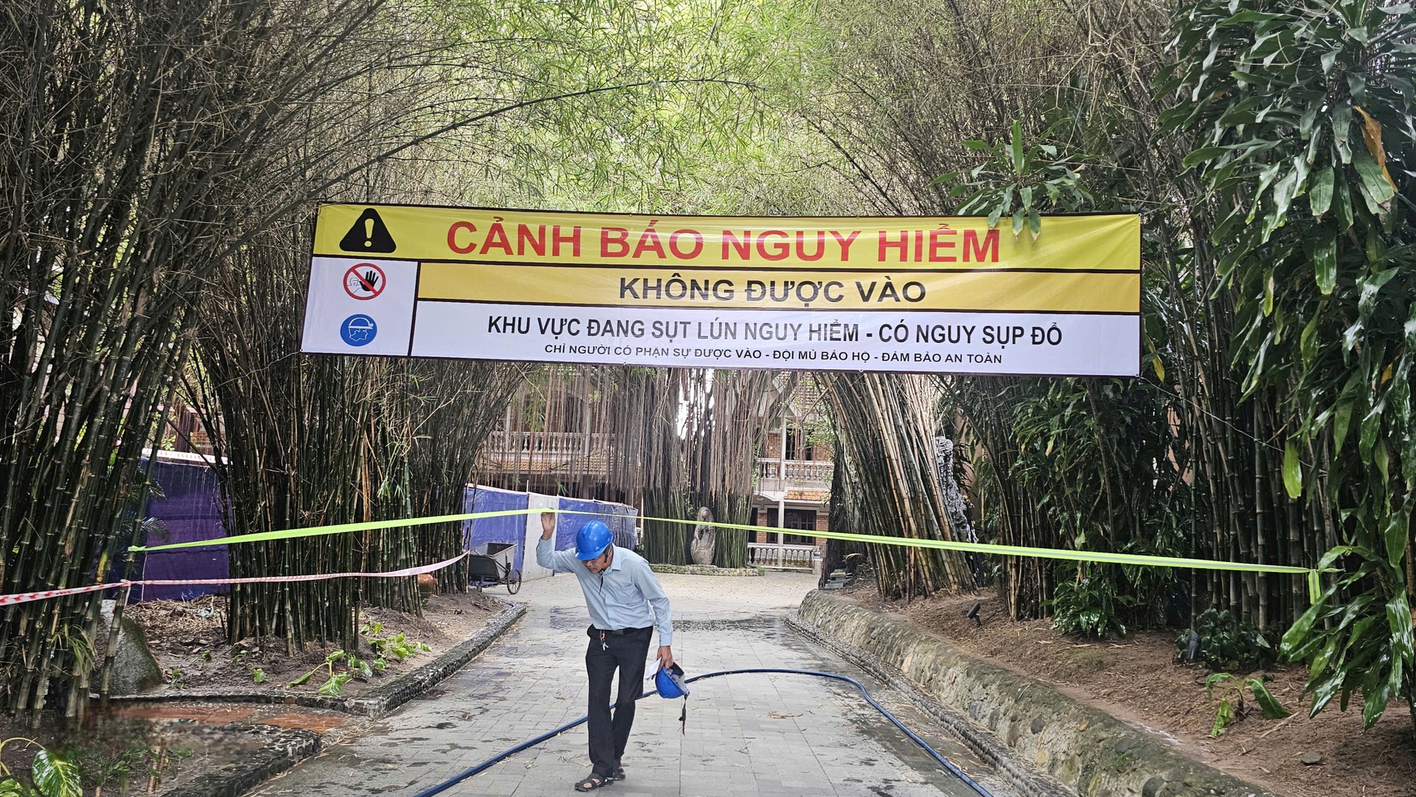 Xây chung cư Stown Gateway làm nứt tường, sụt lún: Resort 4 sao ở TP HCM phải đóng cửa, "cầu cứu"- Ảnh 1. Xây chung cư Stown Gateway làm nứt tường, sụt lún: Resort 4 sao ở TP HCM phải đóng cửa, "cầu cứu"- Ảnh 1.