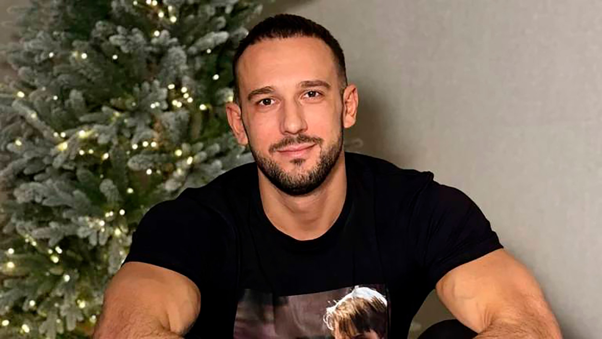 Tăng 20kg cực đoan để làm content, HLV người thể hình đột ngột tử vong- Ảnh 2. Tăng 20kg cực đoan để làm content, HLV người thể hình đột ngột tử vong- Ảnh 2.