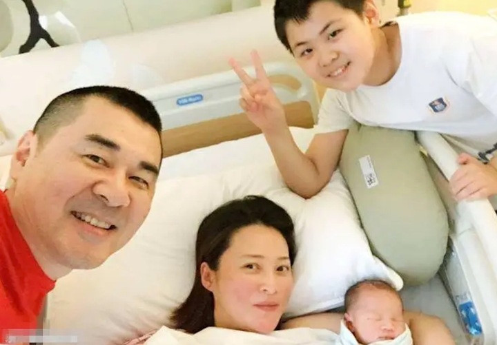 Tây Thi đẹp nhất màn ảnh: 2 lần bị tố là 'kẻ thứ ba', U50 viên mãn bên chồng con- Ảnh 3.