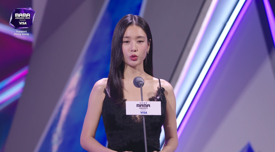 Khoảnh khắc xúc động nhất MAMA 2025: Park Bo Gum cúi đầu mở màn, xót xa tưởng niệm nạn nhân thảm hoạ cháy tại Hong Kong (Trung Quốc)- Ảnh 5.