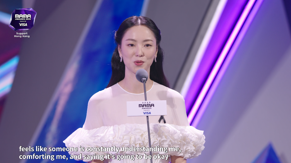 Khoảnh khắc xúc động nhất MAMA 2025: Park Bo Gum cúi đầu mở màn, xót xa tưởng niệm nạn nhân thảm hoạ cháy tại Hong Kong (Trung Quốc)- Ảnh 6.