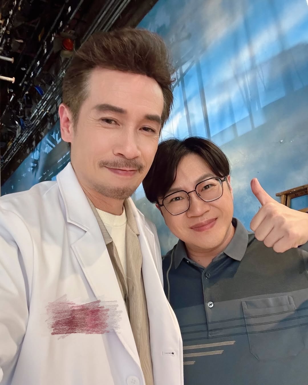 Quả báo dành cho nam diễn viên lợi dụng hỏa hoạn Hong Kong (Trung Quốc) để quảng cáo- Ảnh 2. Quả báo dành cho nam diễn viên lợi dụng hỏa hoạn Hong Kong (Trung Quốc) để quảng cáo- Ảnh 2.