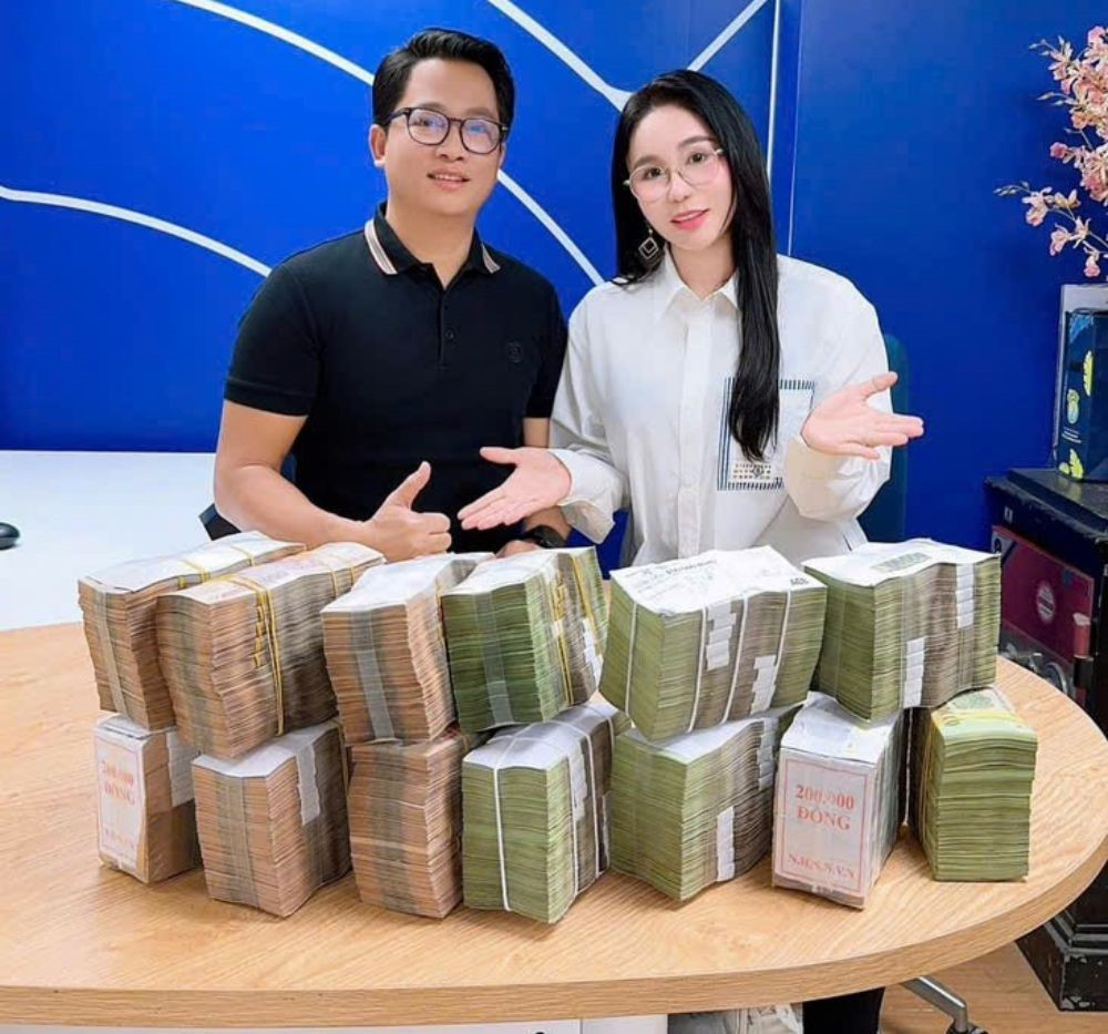 Giá trị 300 cây vàng SJC bị thu hồi của vợ chồng Mailisa- Ảnh 2. Giá trị 300 cây vàng SJC bị thu hồi của vợ chồng Mailisa- Ảnh 2.