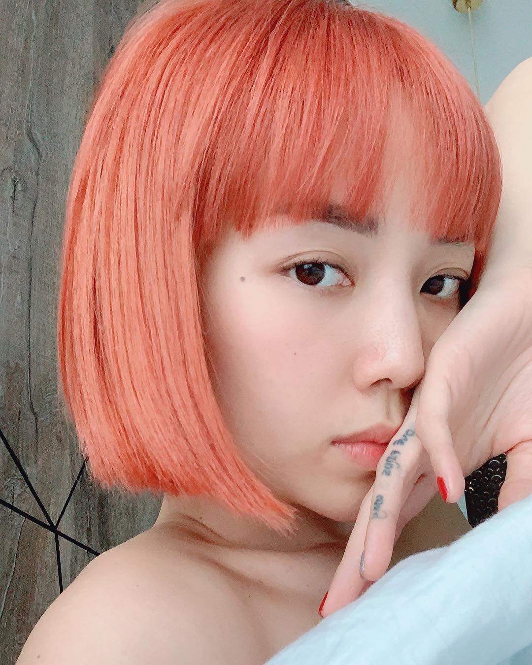 Tóc Tiên xoá hình xăm đôi với người yêu cũ- Ảnh 2. Tóc Tiên xoá hình xăm đôi với người yêu cũ- Ảnh 2.