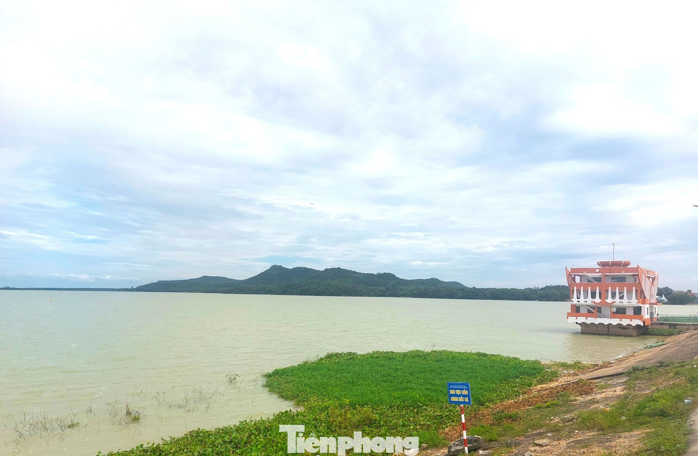 Toàn cảnh hồ nước nhân tạo lớn nhất Đông Nam Á khiến người dân thấp thỏm khi xả lũ- Ảnh 10.