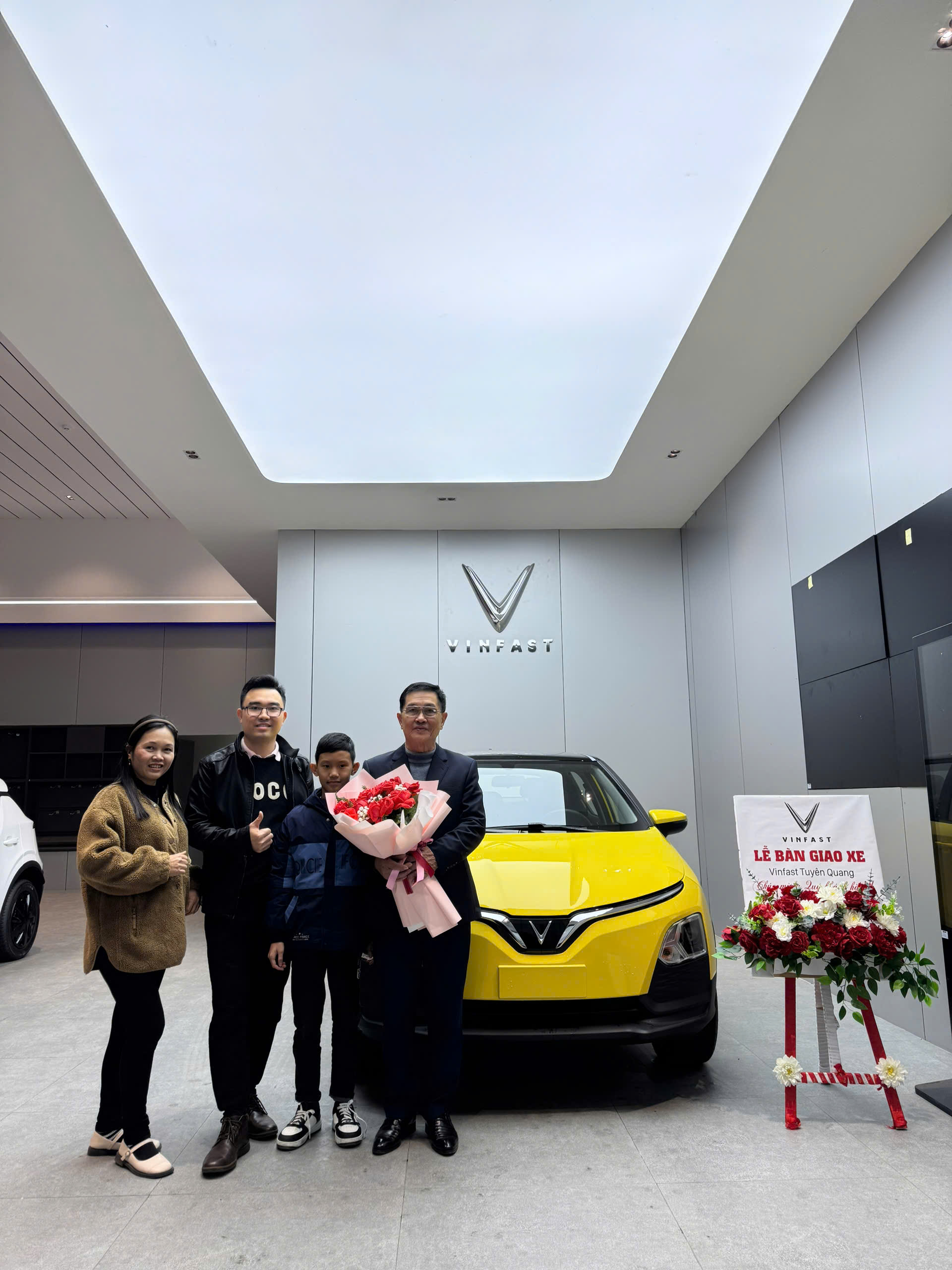 Từ đường Trường Sơn đến những cung đường làng: Lý do thật sự phía sau quyết định gây ngạc nhiên cả xóm của một cựu chiến binh 73 tuổi khi chuyển sang xe điện?- Ảnh 3.