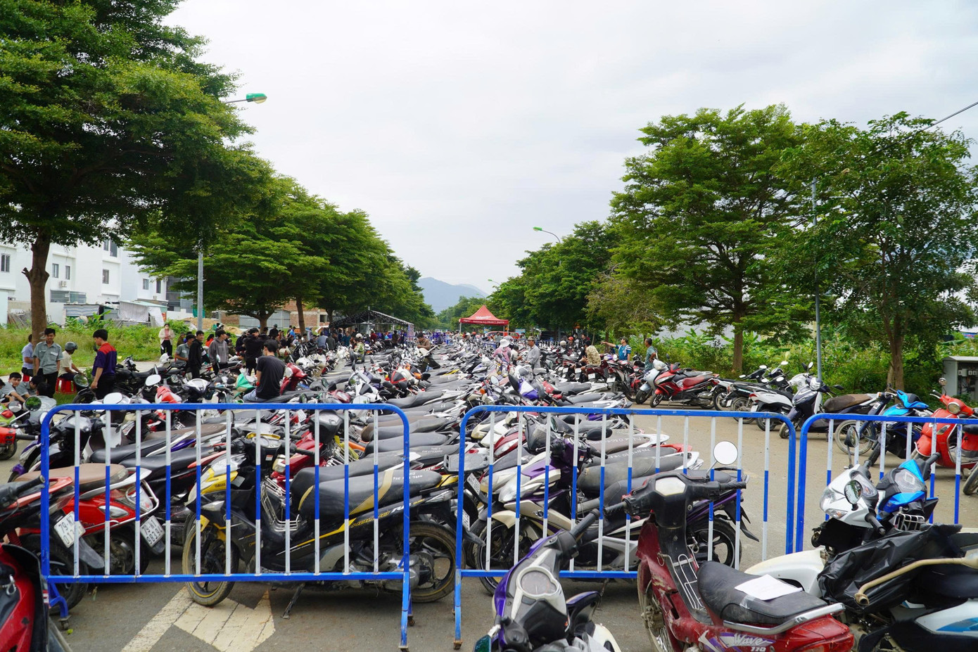 Tiệm sửa ô tô, xe máy ở Nha Trang quá tải sau mưa lũ lịch sử- Ảnh 17.