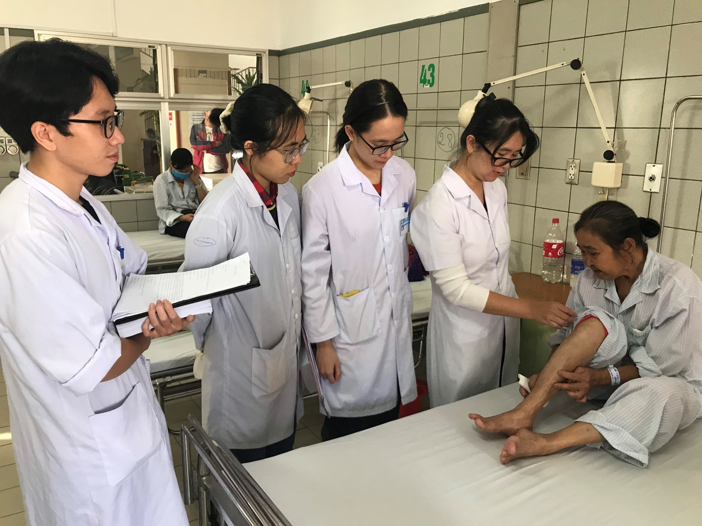 Siết đào tạo ngành y: Tăng số lượng, giảm chất lượng- Ảnh 1.