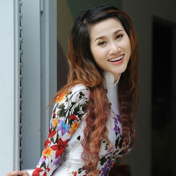 Giọt nước mắt của nữ ca sĩ hết thời phải đi hát hội chợ kiếm sống ở tuổi 43- Ảnh 1.