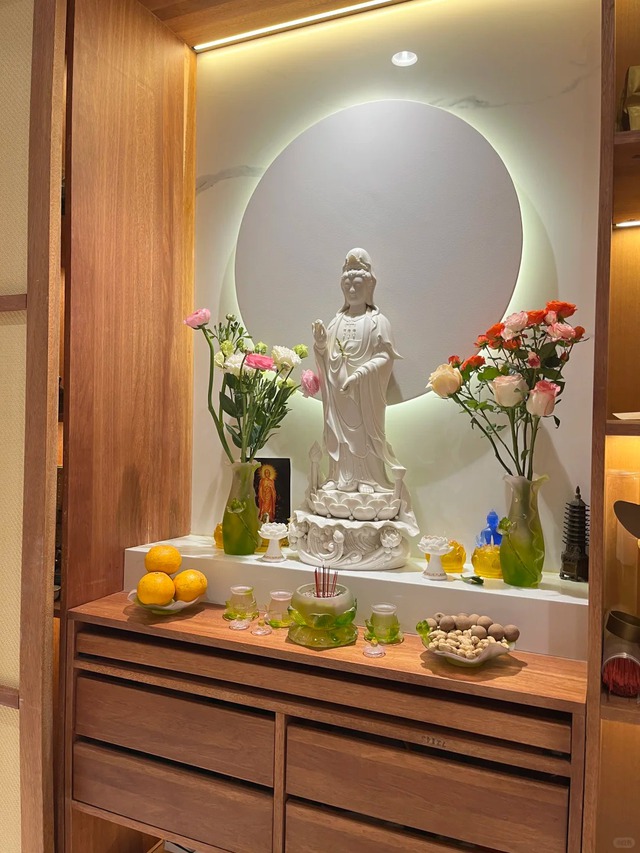 Rằm tháng 10 Âm lịch: 3 vị trí trên bàn thờ tuyệt đối đừng bày bừa nếu không muốn hao lộc, hao cả bình an- Ảnh 1.