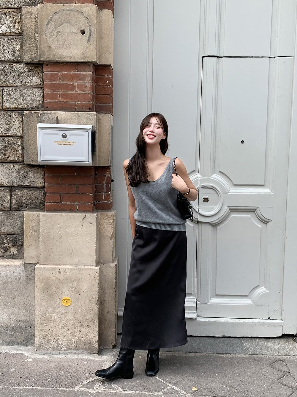 Cả set chân váy trông sang hơn hẳn nhờ 5 mẫu giày- Ảnh 4.