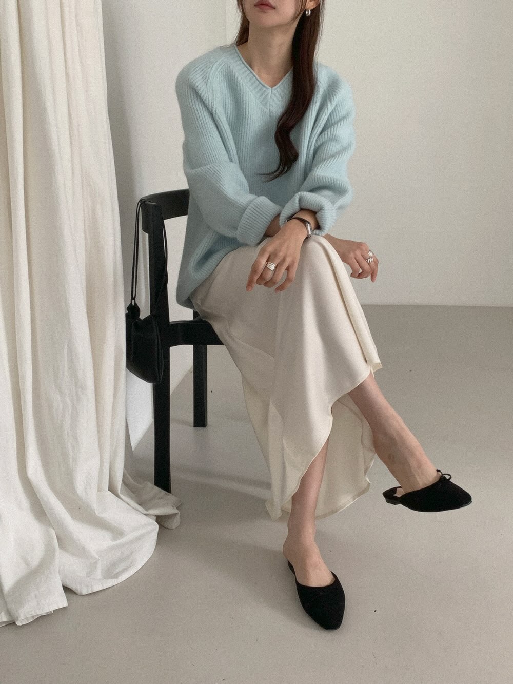 Cả set chân váy trông sang hơn hẳn nhờ 5 mẫu giày- Ảnh 11.