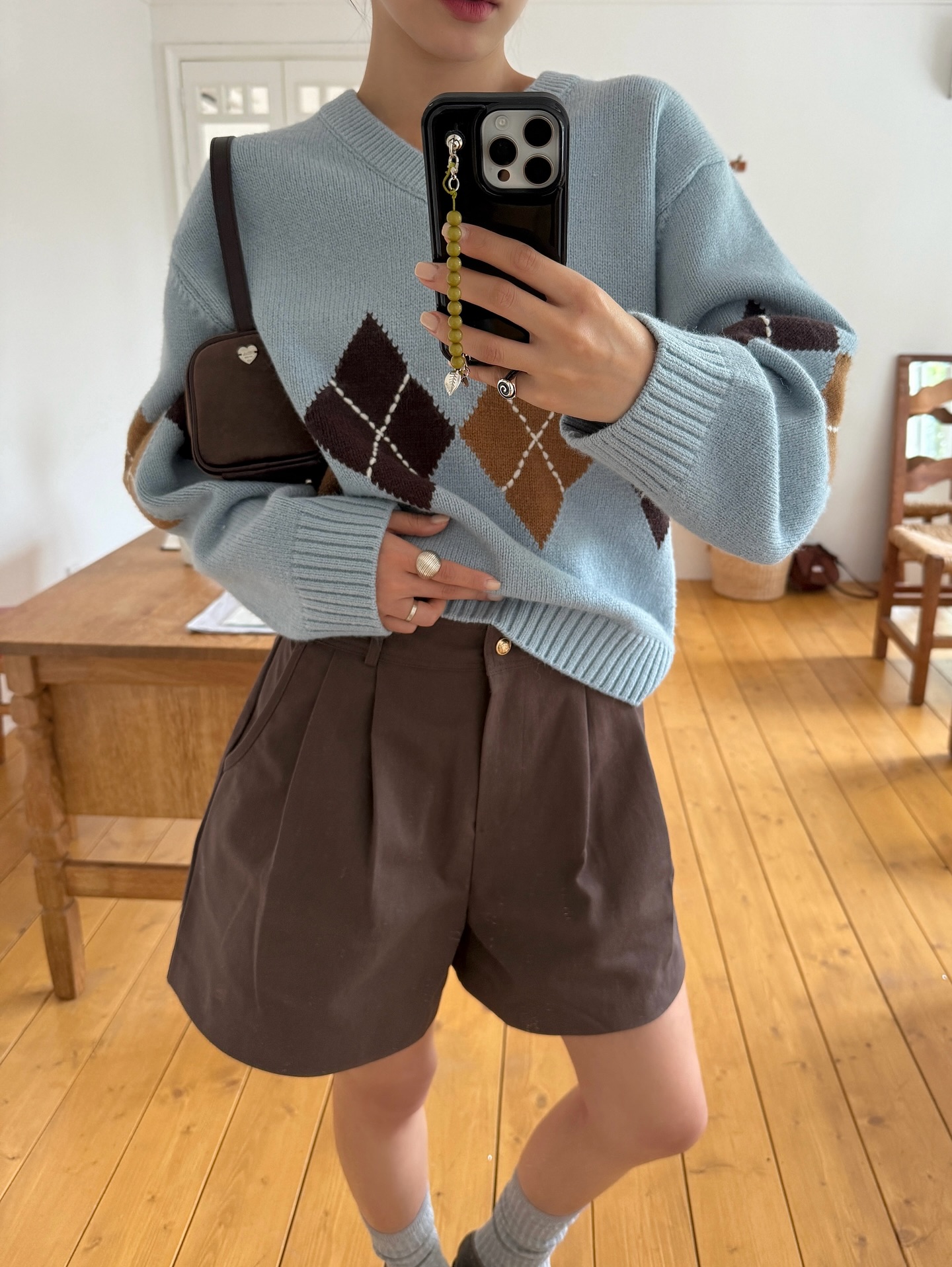 5 cách mặc áo len hack tuổi 5 cách mặc áo len hack tuổi