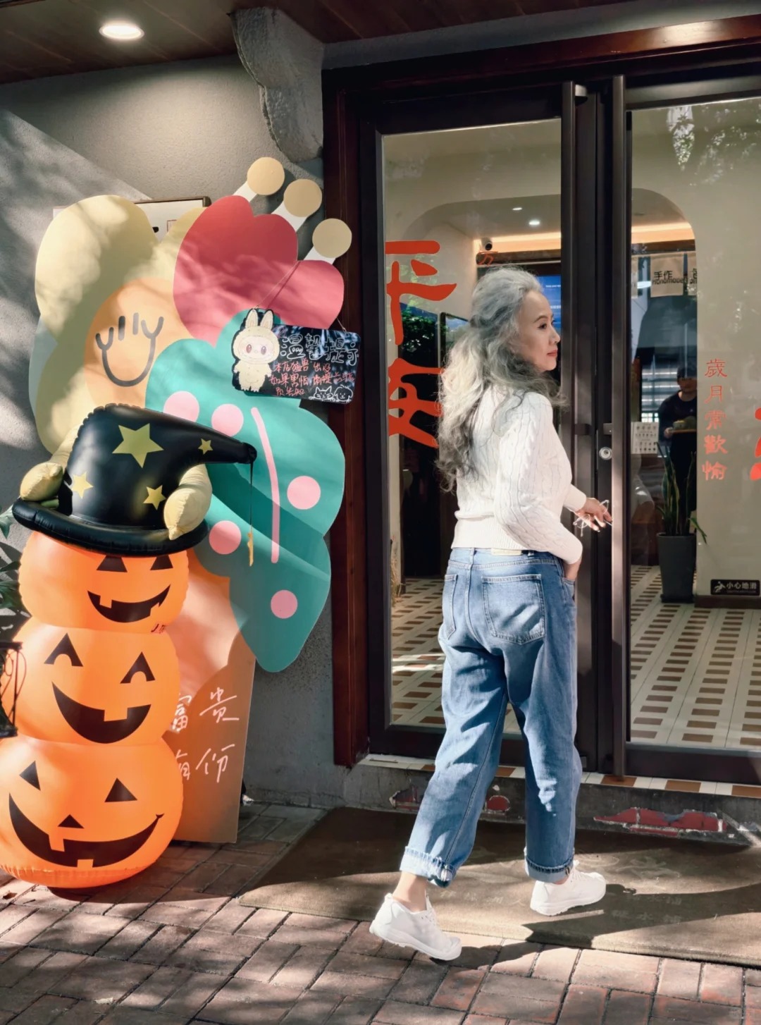 58 tuổi tôi mới dám "lọc bạn" để sống nhẹ đầu, học cách dọn dẹp quan hệ quan trọng không kém dọn nhà trước Tết- Ảnh 3.