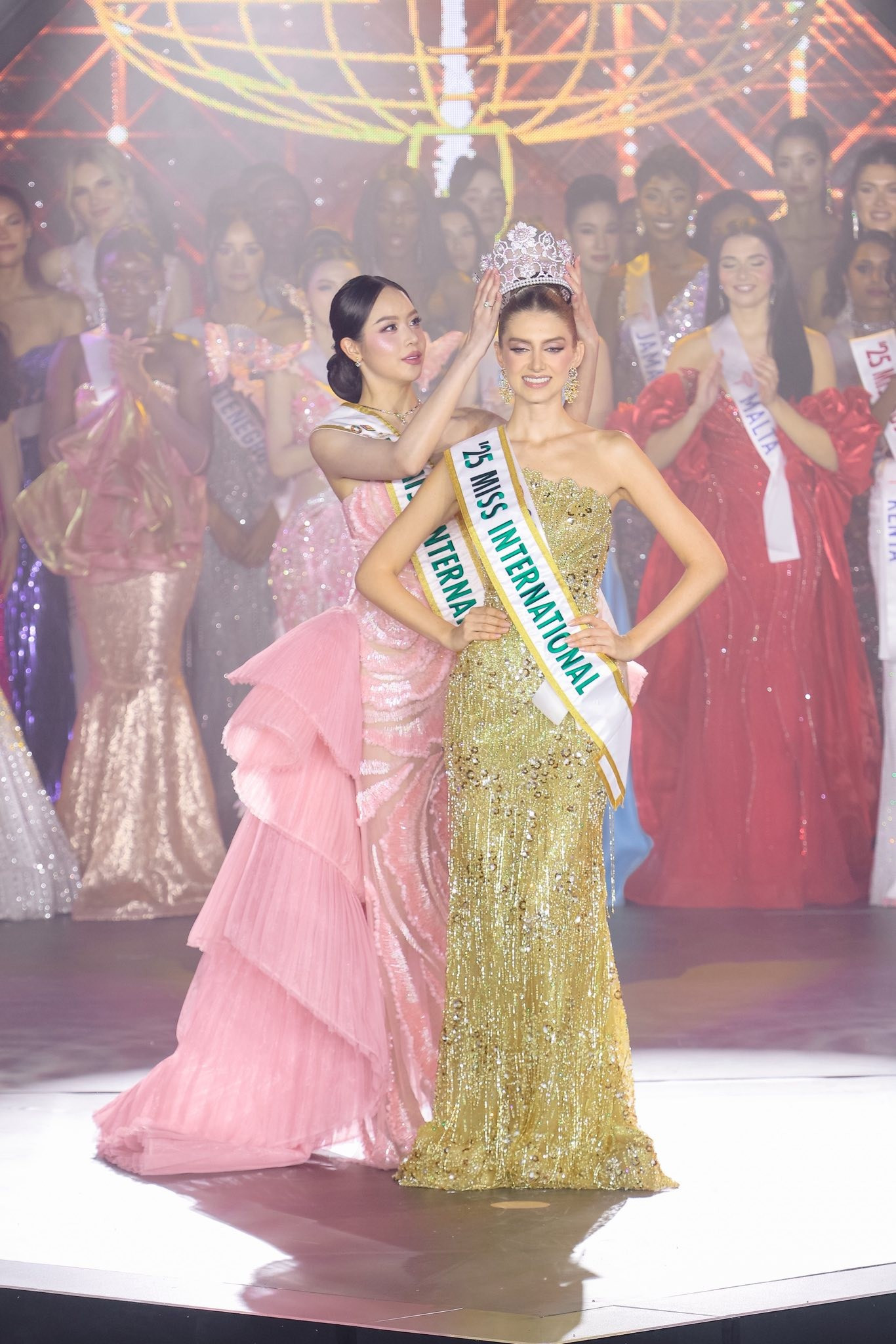 Chuyện gì đang xảy ra với những hoa hậu đẹp nhất thế giới? - Ảnh 15.