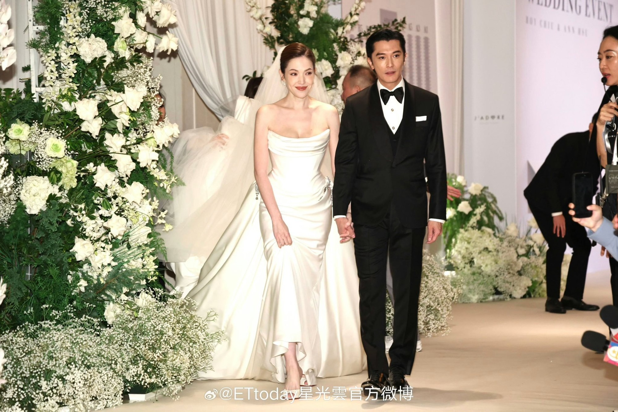 Đám cưới như lễ trao giải của 