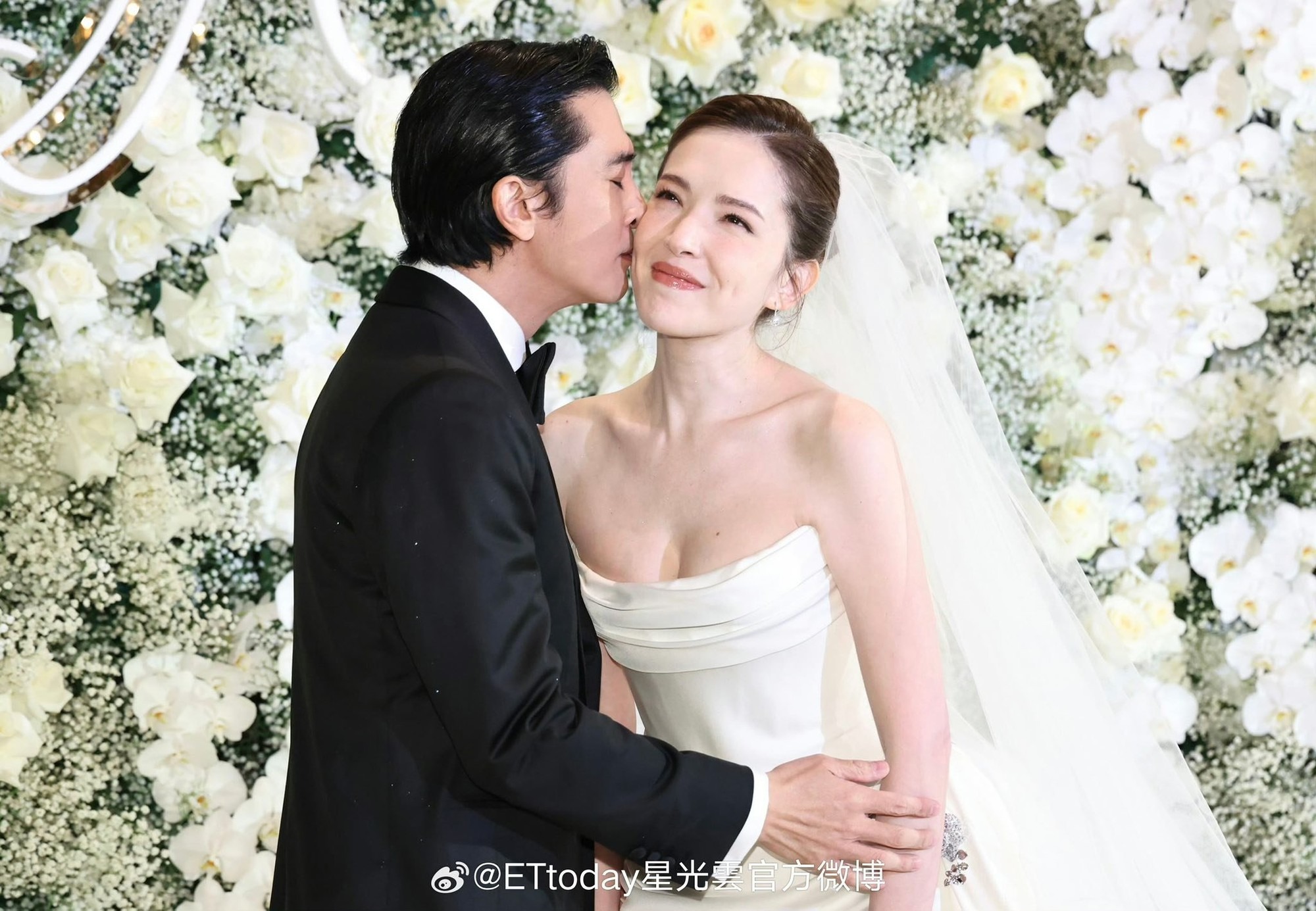 Đám cưới như lễ trao giải của 