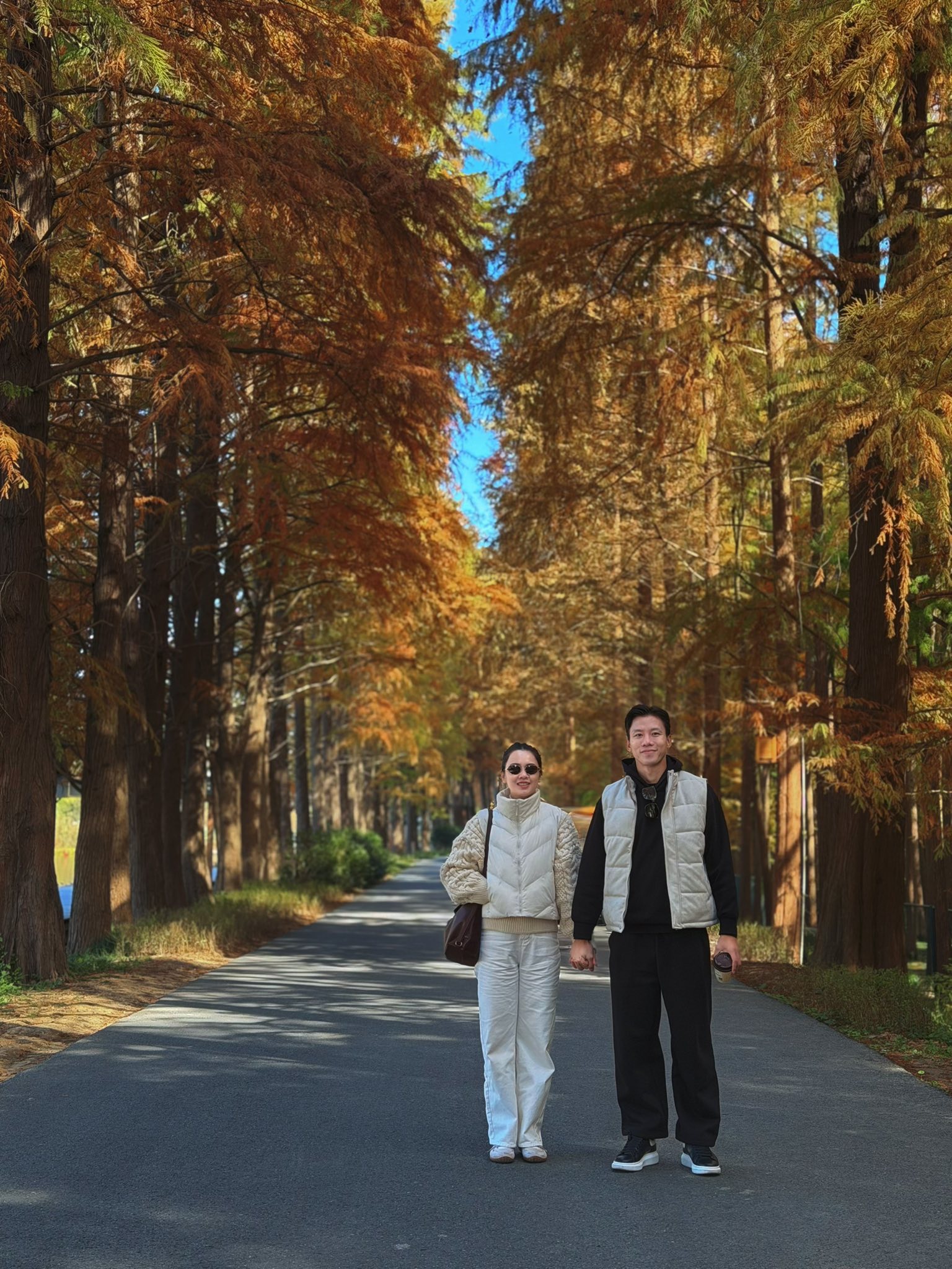 Đội trưởng tuyển Việt Nam nắm tay vợ Hoa khôi đại học Vinh viral khắp cõi mạng, vibe ngoài 30 vẫn quá đẹp, quá tình- Ảnh 7. Đội trưởng tuyển Việt Nam nắm tay vợ Hoa khôi đại học Vinh viral khắp cõi mạng, vibe ngoài 30 vẫn quá đẹp, quá tình- Ảnh 7.