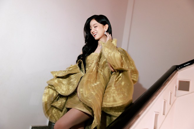 Vbiz bỗng xuất hiện Kim Yoo Jung, khoảnh khắc đại minh tinh hút gần 1 triệu lượt xem- Ảnh 1.