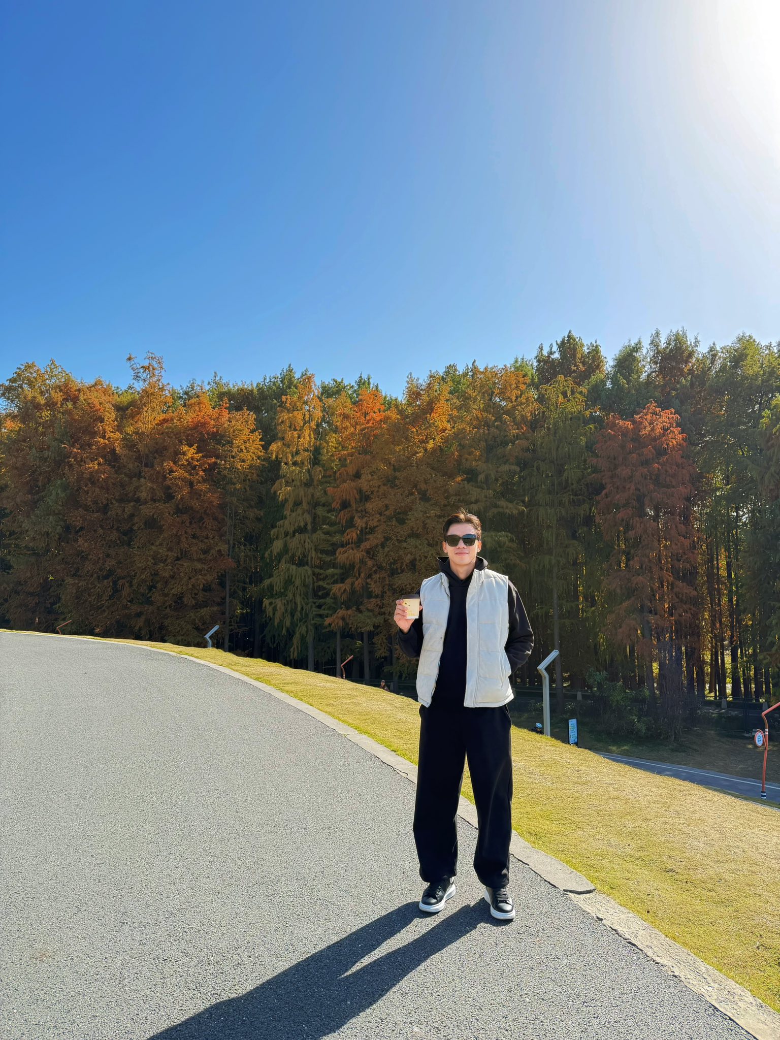 Đội trưởng tuyển Việt Nam nắm tay vợ Hoa khôi đại học Vinh viral khắp cõi mạng, vibe ngoài 30 vẫn quá đẹp, quá tình- Ảnh 4. Đội trưởng tuyển Việt Nam nắm tay vợ Hoa khôi đại học Vinh viral khắp cõi mạng, vibe ngoài 30 vẫn quá đẹp, quá tình- Ảnh 4.