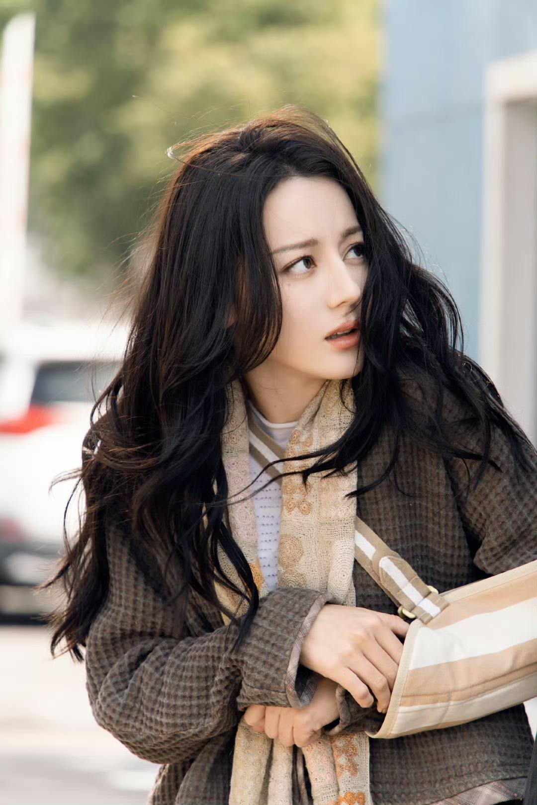 Không thể chấp nhận đây là Địch Lệ Nhiệt Ba- Ảnh 4.