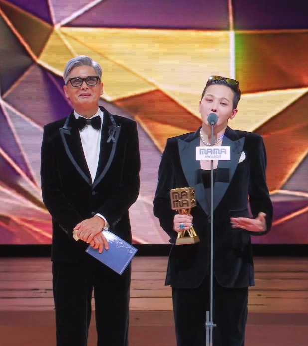 Châu Nhuận Phát và G-DRAGON tái ngộ ở MAMA 2025, dung dăng dung dẻ lên sân khấu khiến 50 triệu người chao đảo- Ảnh 6. Châu Nhuận Phát và G-DRAGON tái ngộ ở MAMA 2025, dung dăng dung dẻ lên sân khấu khiến 50 triệu người chao đảo- Ảnh 6.