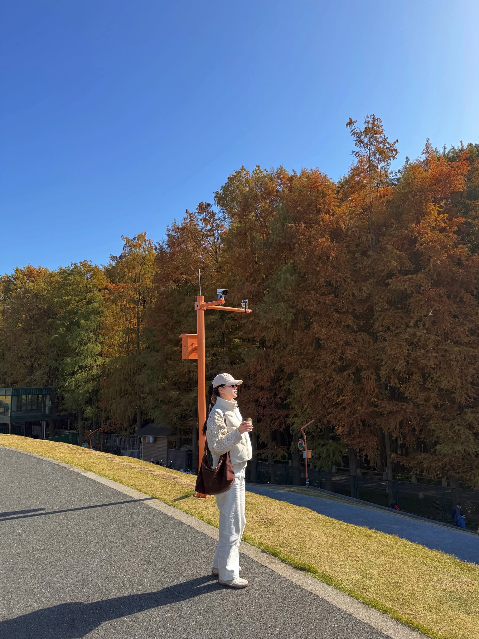 Đội trưởng tuyển Việt Nam nắm tay vợ Hoa khôi đại học Vinh viral khắp cõi mạng, vibe ngoài 30 vẫn quá đẹp, quá tình- Ảnh 5. Đội trưởng tuyển Việt Nam nắm tay vợ Hoa khôi đại học Vinh viral khắp cõi mạng, vibe ngoài 30 vẫn quá đẹp, quá tình- Ảnh 5.