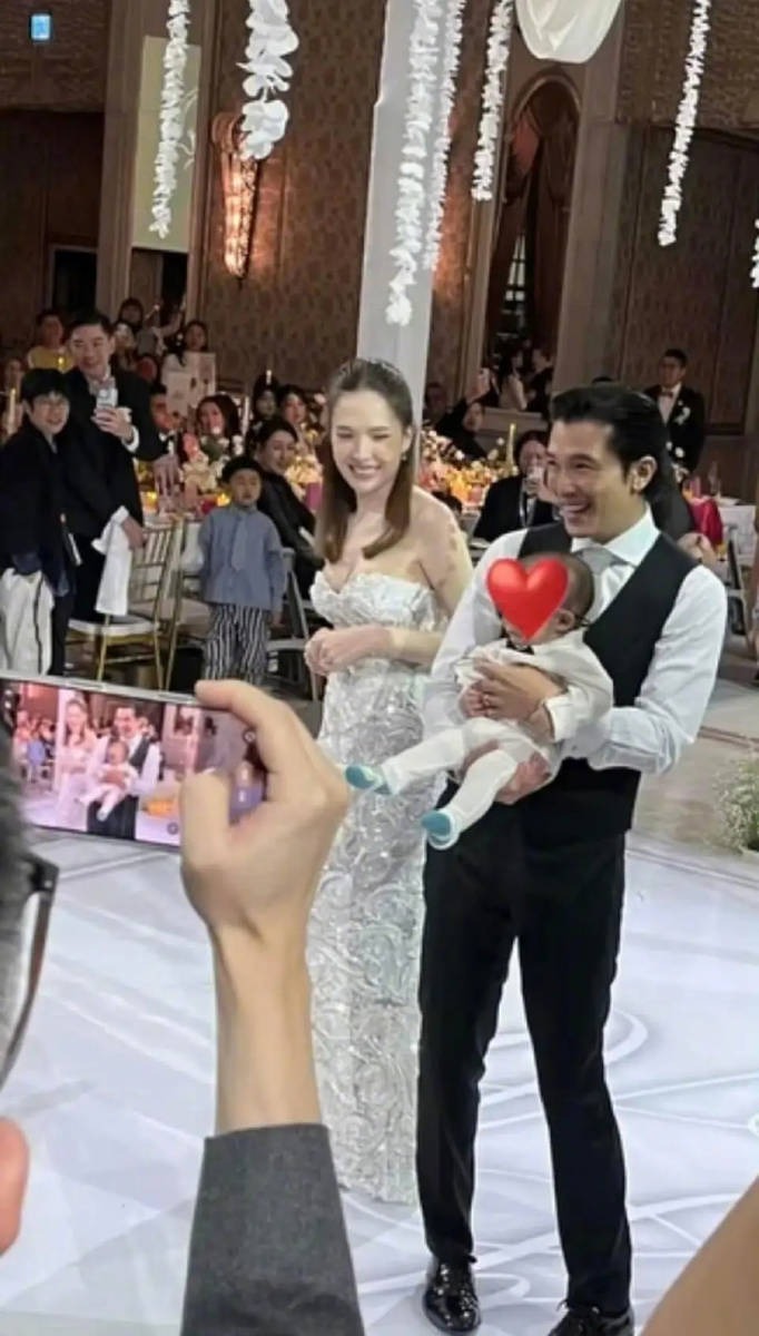 Đám cưới như lễ trao giải của 