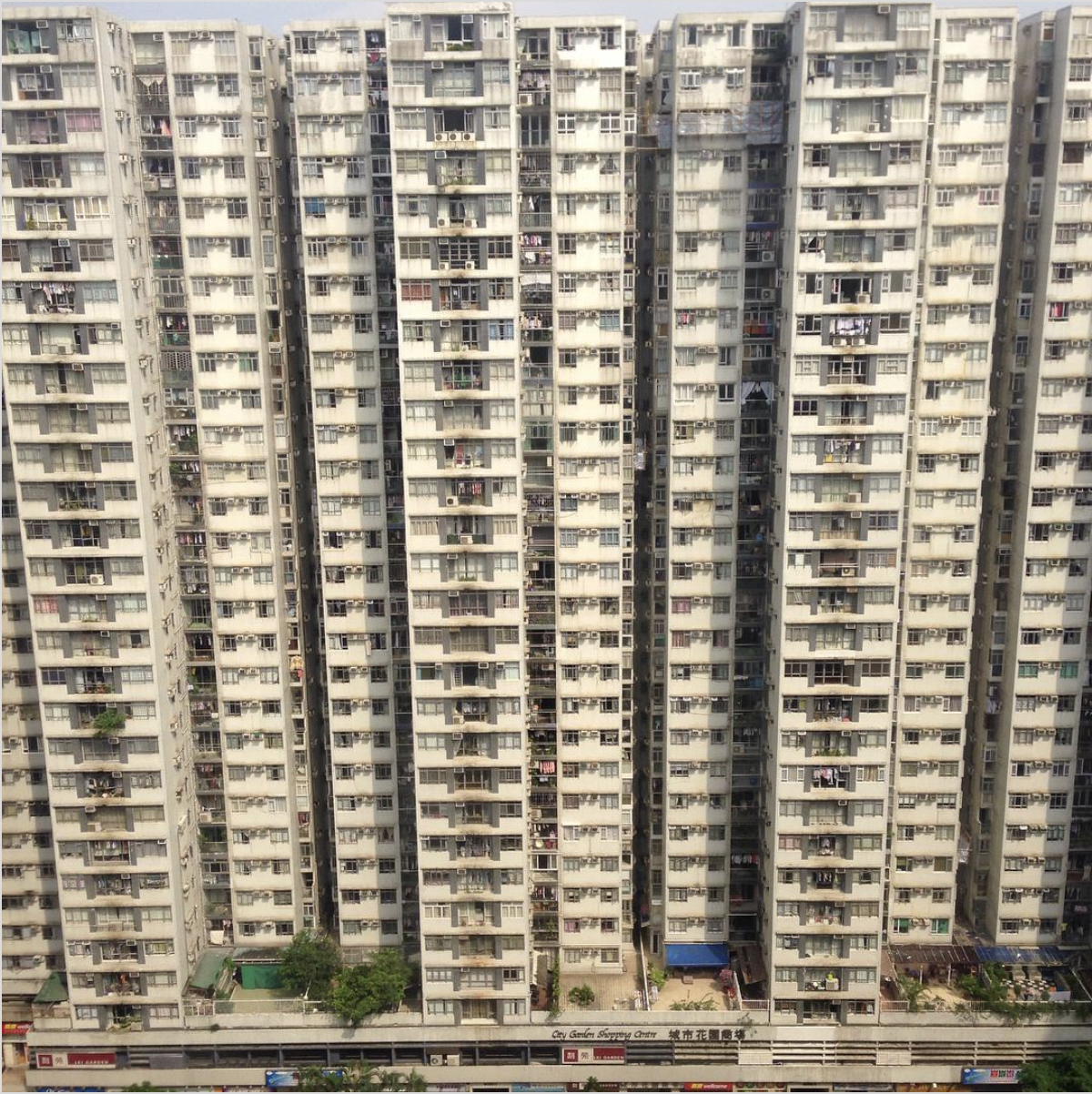 7,5 triệu đồng cho căn phòng chỉ rộng 1,39 - 1,67 m2: Cuộc sống nghẹt thở sau những toà chung cư chọc trời ở Hong Kong (Trung Quốc)- Ảnh 3. 7,5 triệu đồng cho căn phòng chỉ rộng 1,39 - 1,67 m2: Cuộc sống nghẹt thở sau những toà chung cư chọc trời ở Hong Kong (Trung Quốc)- Ảnh 3.