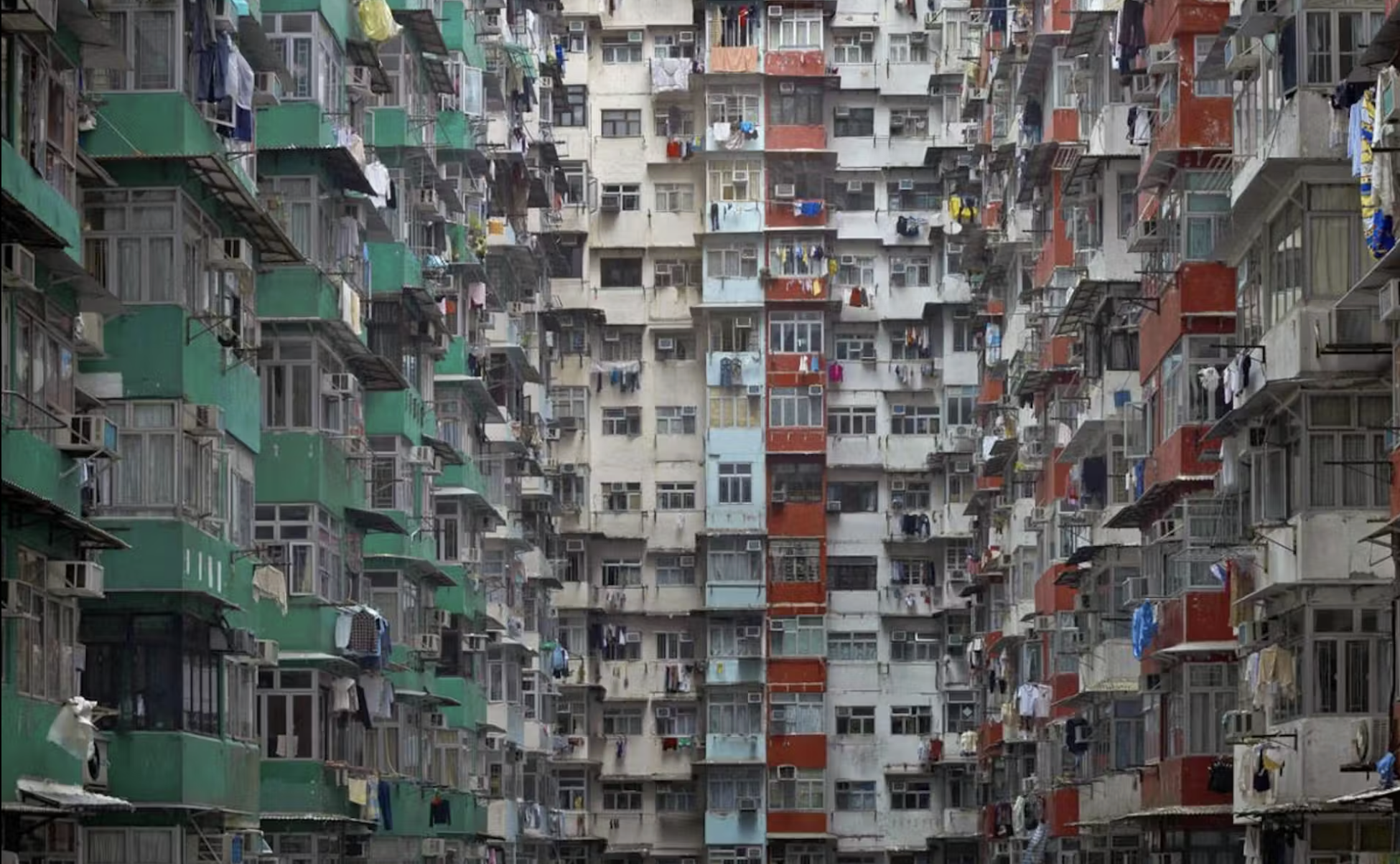 7,5 triệu đồng cho căn phòng chỉ rộng 1,39 - 1,67 m2: Cuộc sống nghẹt thở sau những toà chung cư chọc trời ở Hong Kong (Trung Quốc)- Ảnh 5. 7,5 triệu đồng cho căn phòng chỉ rộng 1,39 - 1,67 m2: Cuộc sống nghẹt thở sau những toà chung cư chọc trời ở Hong Kong (Trung Quốc)- Ảnh 5.