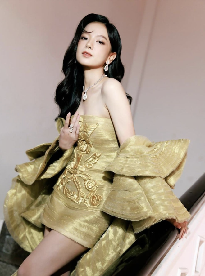 Vbiz bỗng xuất hiện Kim Yoo Jung, khoảnh khắc đại minh tinh hút gần 1 triệu lượt xem- Ảnh 7.