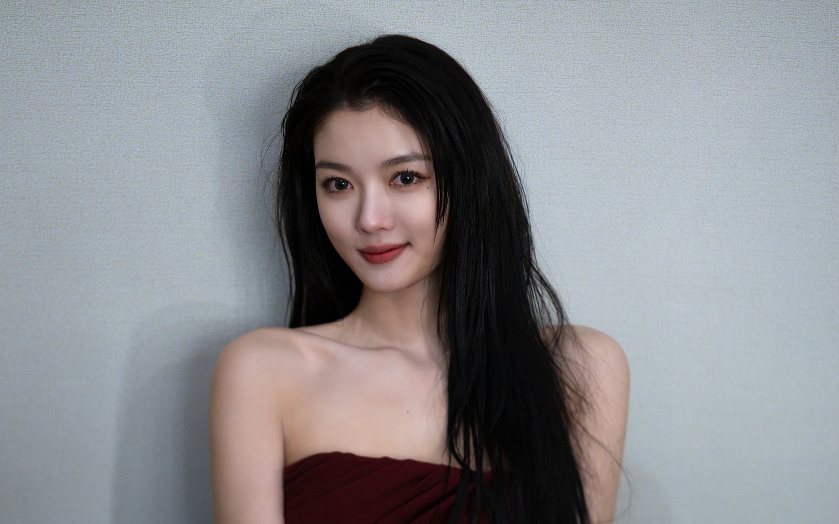 Kim Yoo Jung kh&ocirc;ng c&ograve;n l&agrave; "em g&aacute;i quốc d&acirc;n"- Ảnh 1.