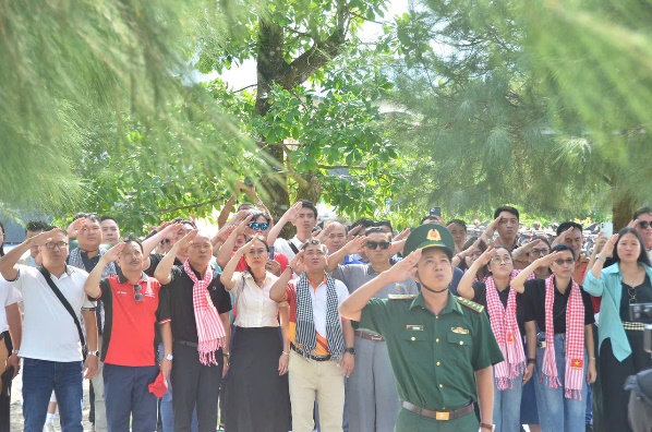 Chạm vào tổ quốc từ những cột mốc biên cương- Ảnh 4.