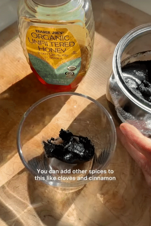 Mái tóc tuổi 40 vẫn đen mượt, bồng bềnh, không một sợi bạc: Bí quyết Mái tóc tuổi 40 vẫn đen mượt, bồng bềnh, không một sợi bạc: Bí quyết