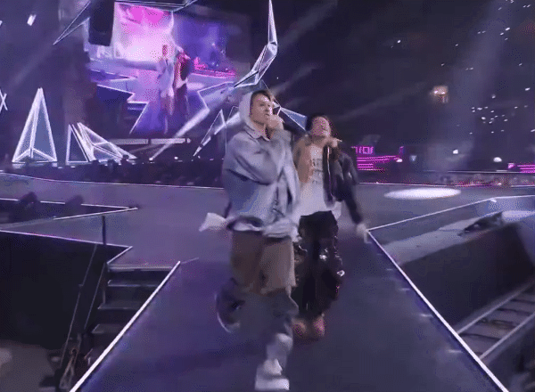 Sự điên rồ của nhóm tân binh hot nhất Hàn Quốc: Diễn như "lên đồng", fan hét bể khán đài- Ảnh 4.