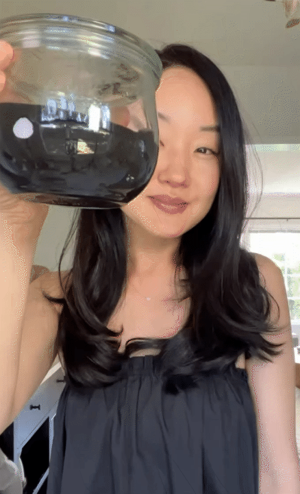 Mái tóc tuổi 40 vẫn đen mượt, bồng bềnh, không một sợi bạc: Bí quyết Mái tóc tuổi 40 vẫn đen mượt, bồng bềnh, không một sợi bạc: Bí quyết