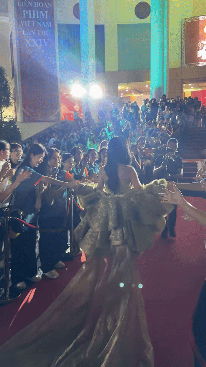 Vbiz bỗng xuất hiện Kim Yoo Jung, khoảnh khắc đại minh tinh hút gần 1 triệu lượt xem- Ảnh 8.