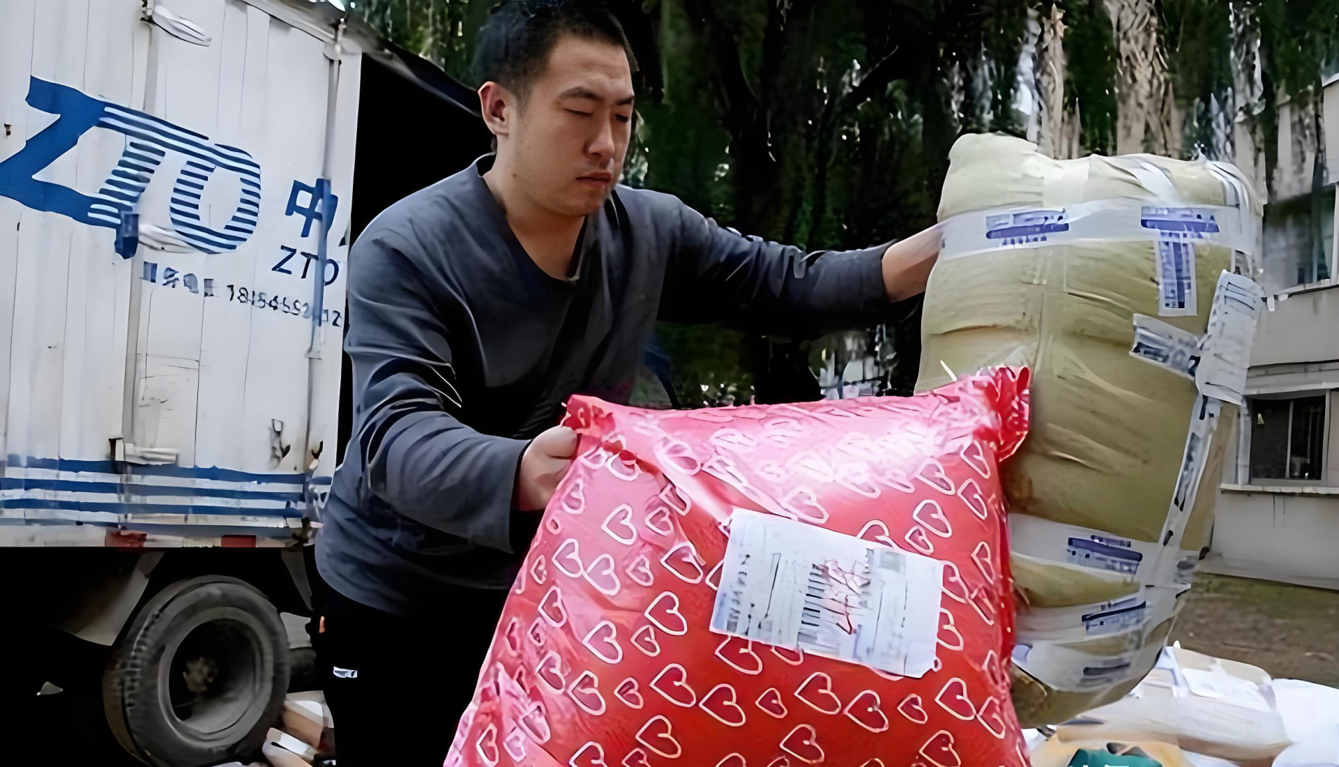 Nghiên cứu sinh tiến sĩ đi làm shipper bị giảng viên cũ chê "có vấn đề đầu óc", anh đáp lại 1 câu ai cũng phục sát đất- Ảnh 3.