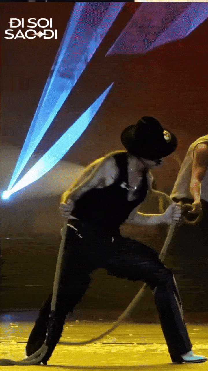 SOOBIN mở màn concert cuối quá cháy: Hát live đỉnh, chơi trống, nhảy vinahouse khiến fan gào nát họng- Ảnh 4.