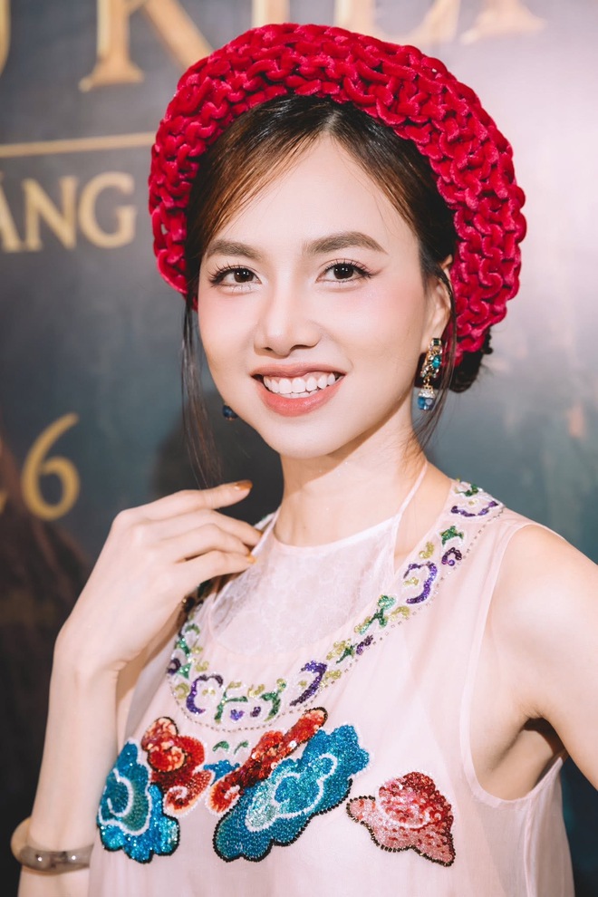 Phu nhân đạo diễn trăm tỷ đẹp không tì vết ở tuổi 41, Kim Tuyến bất ngờ bị gọi tên- Ảnh 2.