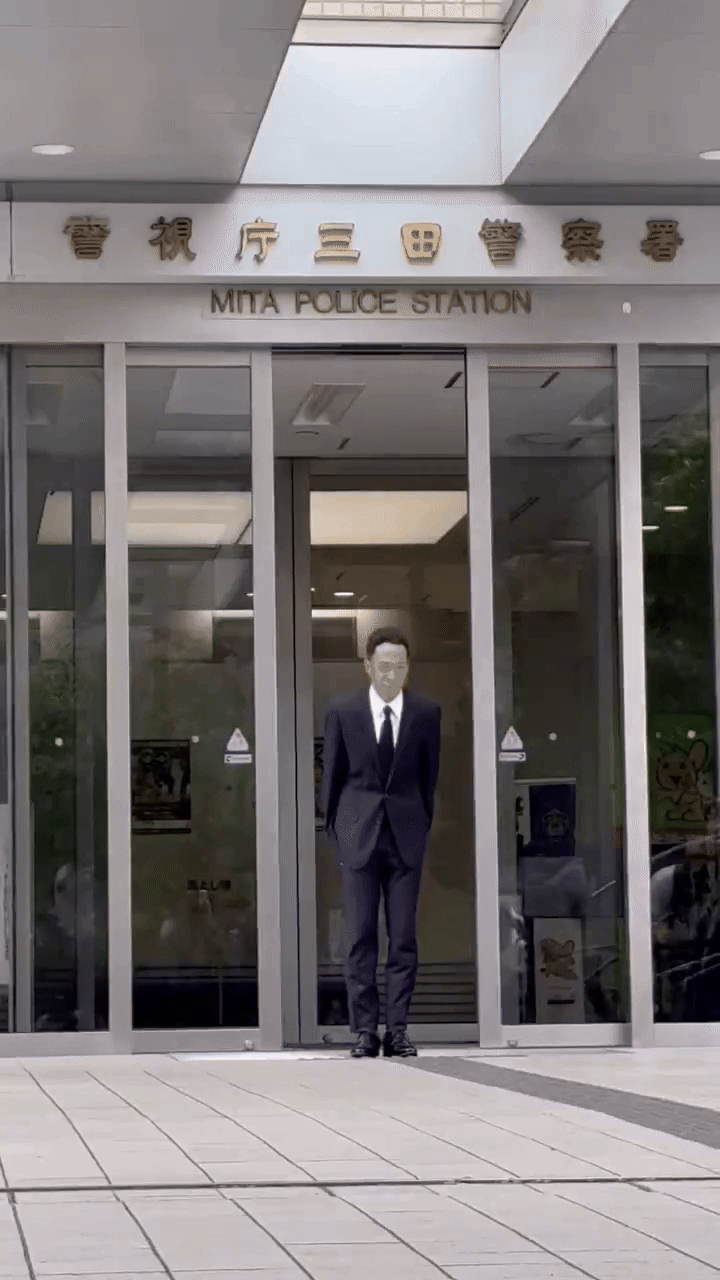 Kết cục ê chề của nam ca sĩ 96 khỏa thân nơi công cộng- Ảnh 4. Kết cục ê chề của nam ca sĩ 96 khỏa thân nơi công cộng- Ảnh 4.