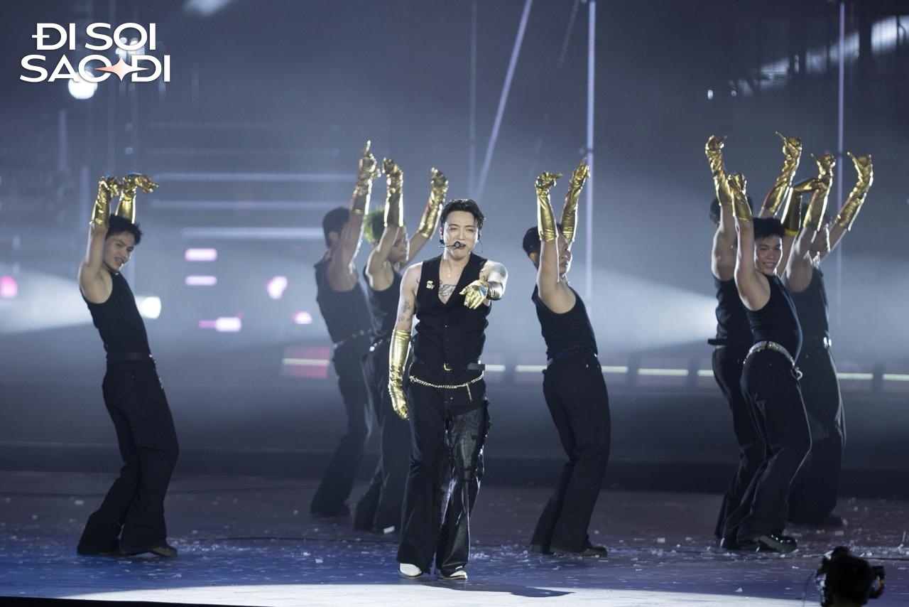 SOOBIN mở màn concert cuối quá cháy: Hát live đỉnh, chơi trống, nhảy vinahouse khiến fan gào nát họng- Ảnh 5.