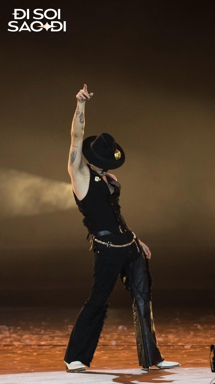 SOOBIN mở màn concert cuối quá cháy: Hát live đỉnh, chơi trống, nhảy vinahouse khiến fan gào nát họng- Ảnh 6.