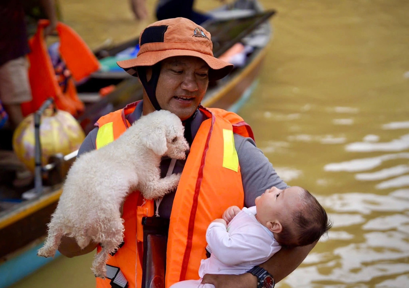 7 ngày ứng cứu nơi rốn lũ- Ảnh 1.