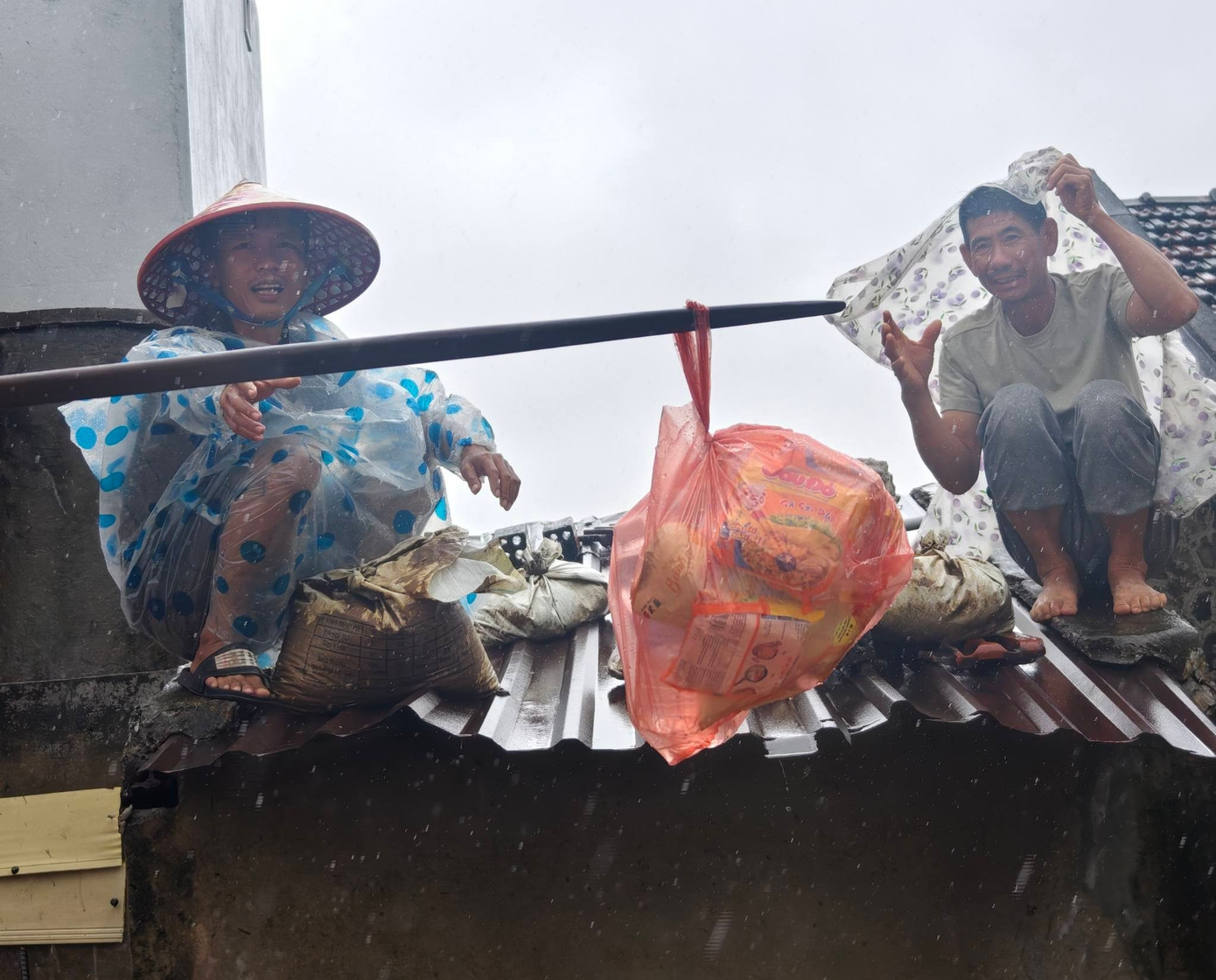 7 ngày ứng cứu nơi rốn lũ- Ảnh 2.