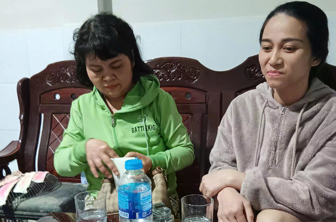 Nhặt được túi vàng giữa dòng lũ, vợ chồng ở Nha Trang tìm trả lại cho người mất- Ảnh 1.