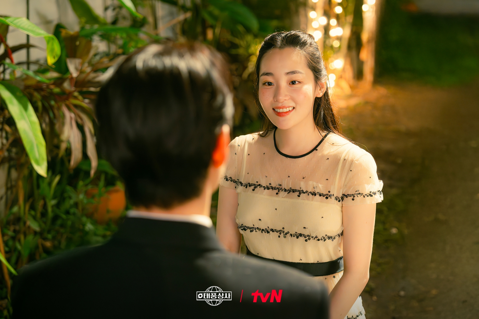 Xem rồi mới hiểu vì sao nhà nhà phát cuồng phim Hàn này: Nam chính cứ mặc vest là thần, rating dẫn đầu cả nước- Ảnh 4.