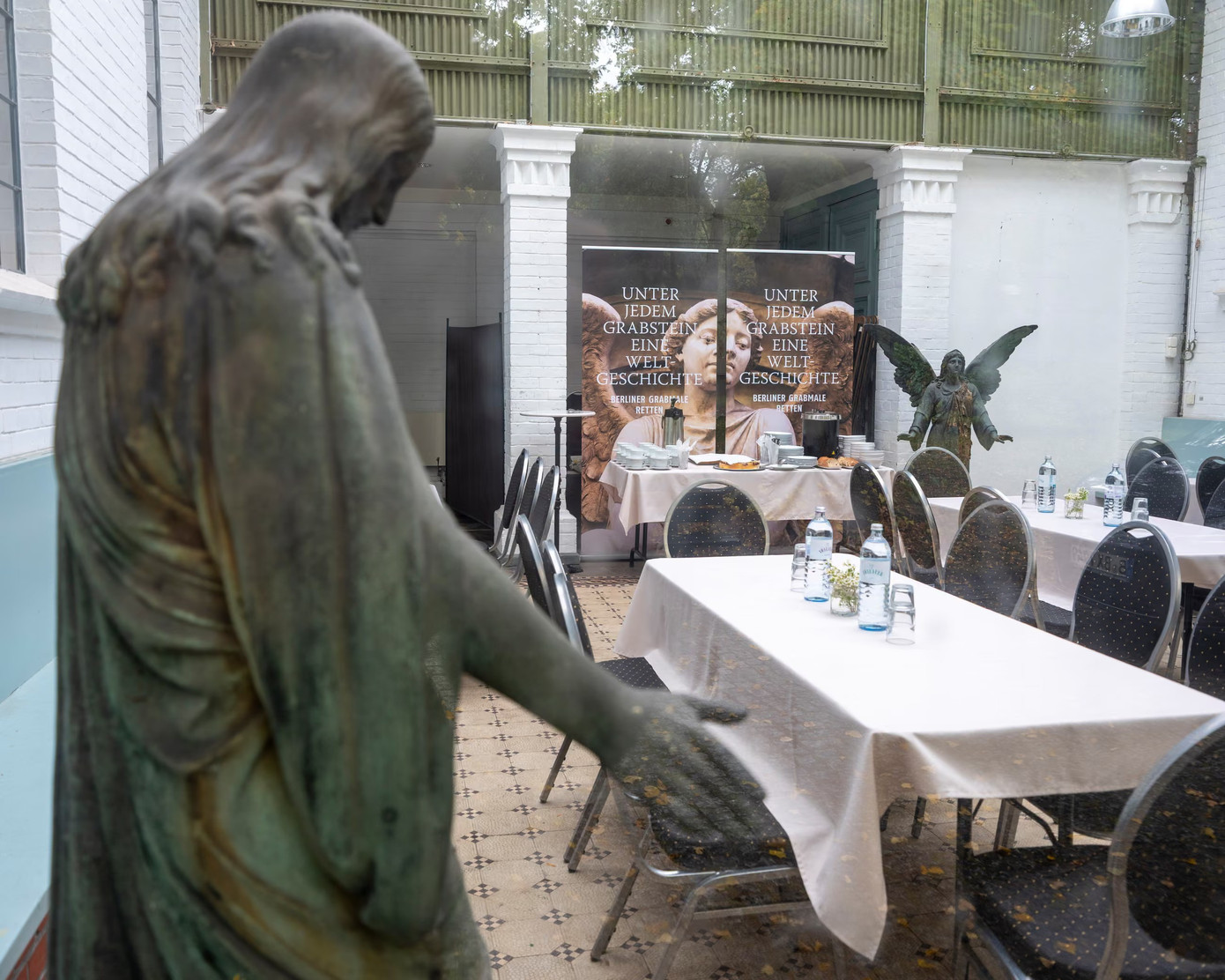 Các quán cà phê nghĩa trang ở Berlin- Ảnh 1.