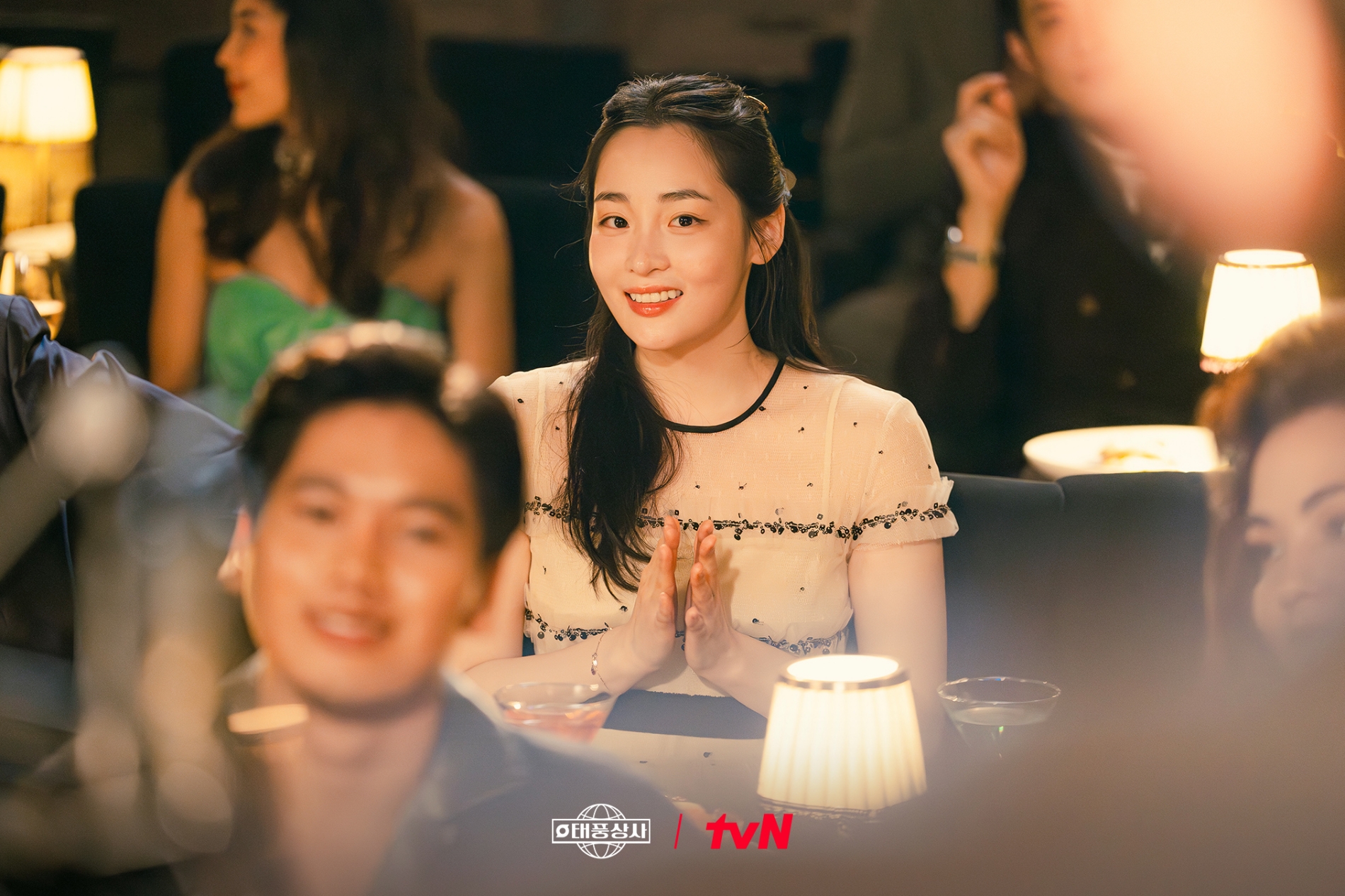 Xem rồi mới hiểu vì sao nhà nhà phát cuồng phim Hàn này: Nam chính cứ mặc vest là thần, rating dẫn đầu cả nước- Ảnh 6.