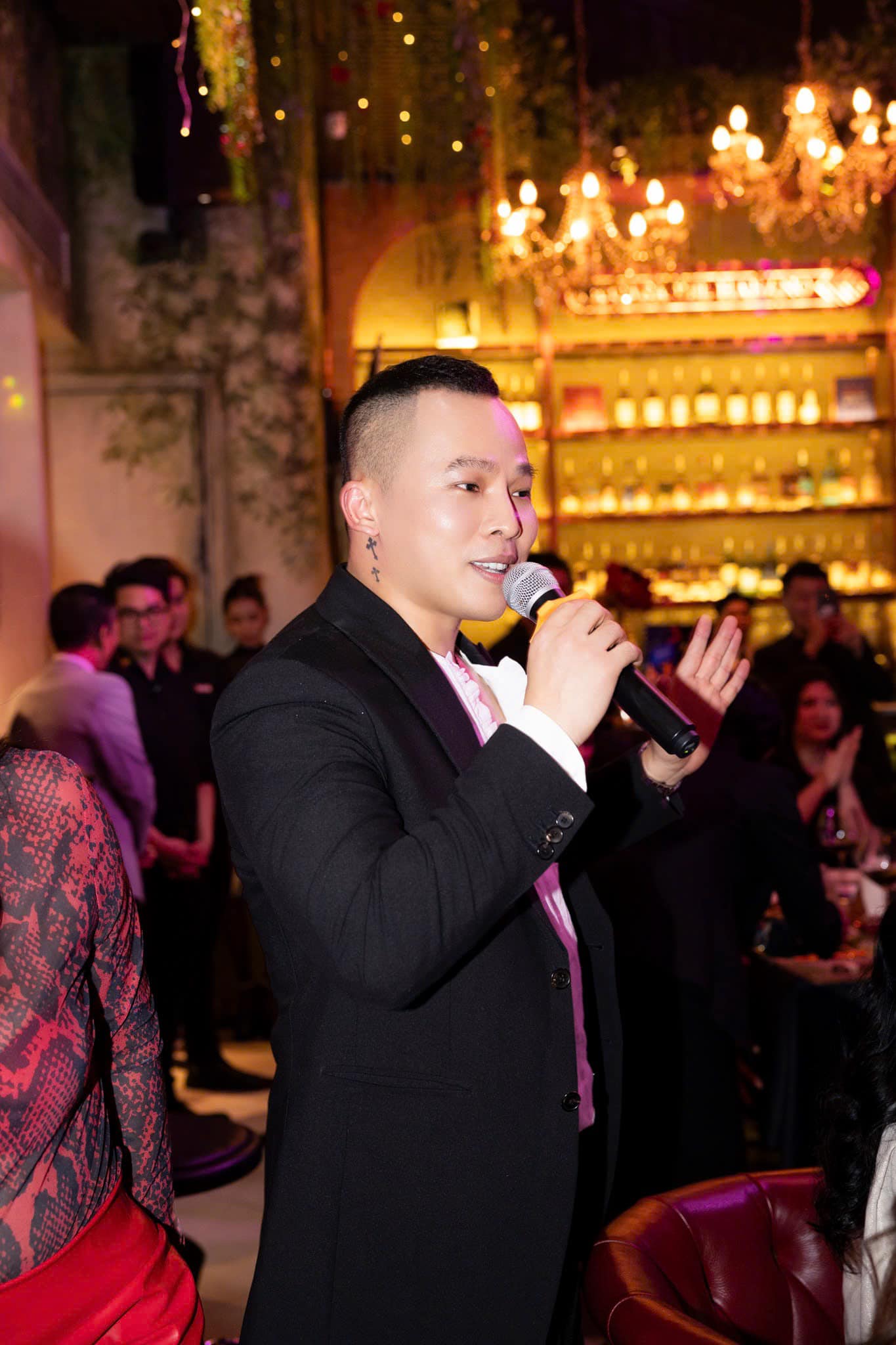 Vũ Khắc Tiệp bị 